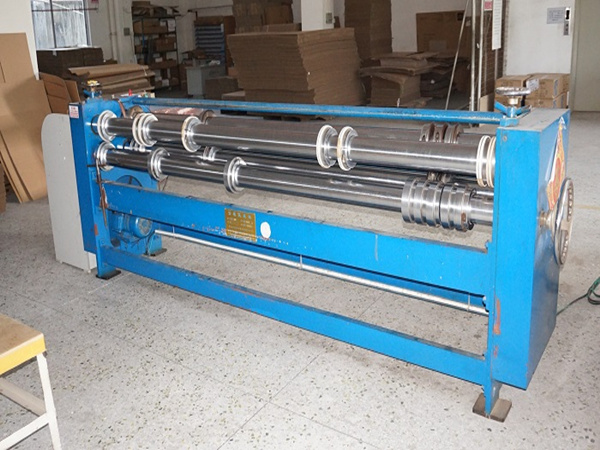 銘(ming)燊紙箱廠(chǎng)3米分紙機(jī)